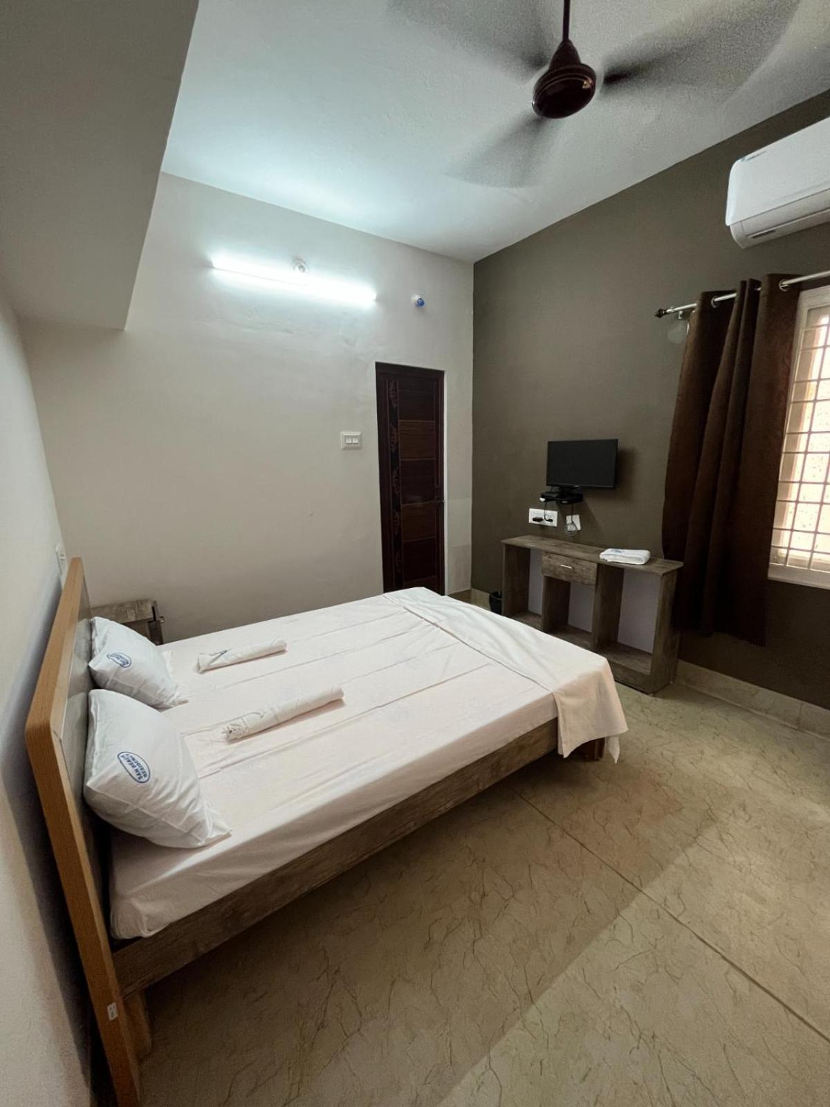 San Beach Residency Karaikal Esterno foto